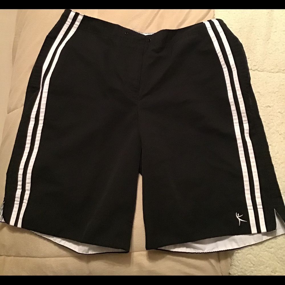 Danskin Now shorts ladies 7-8 shorts black white in great shape gym runn…